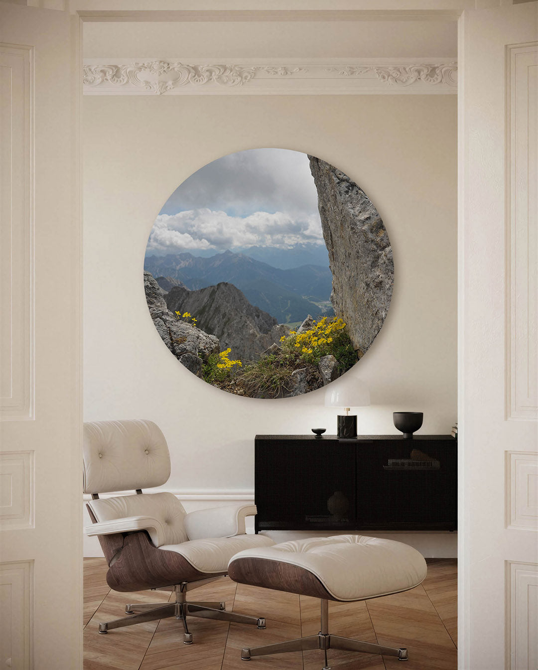 Berglandschap met bloemen – fotografische muurcirkel voor aan de muur