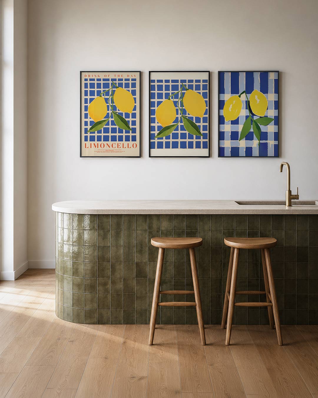 Citroen en ruitjes – twee heldergele citroenen hangen aan groene takken tegen een blauw-wit geruit – weergave 2