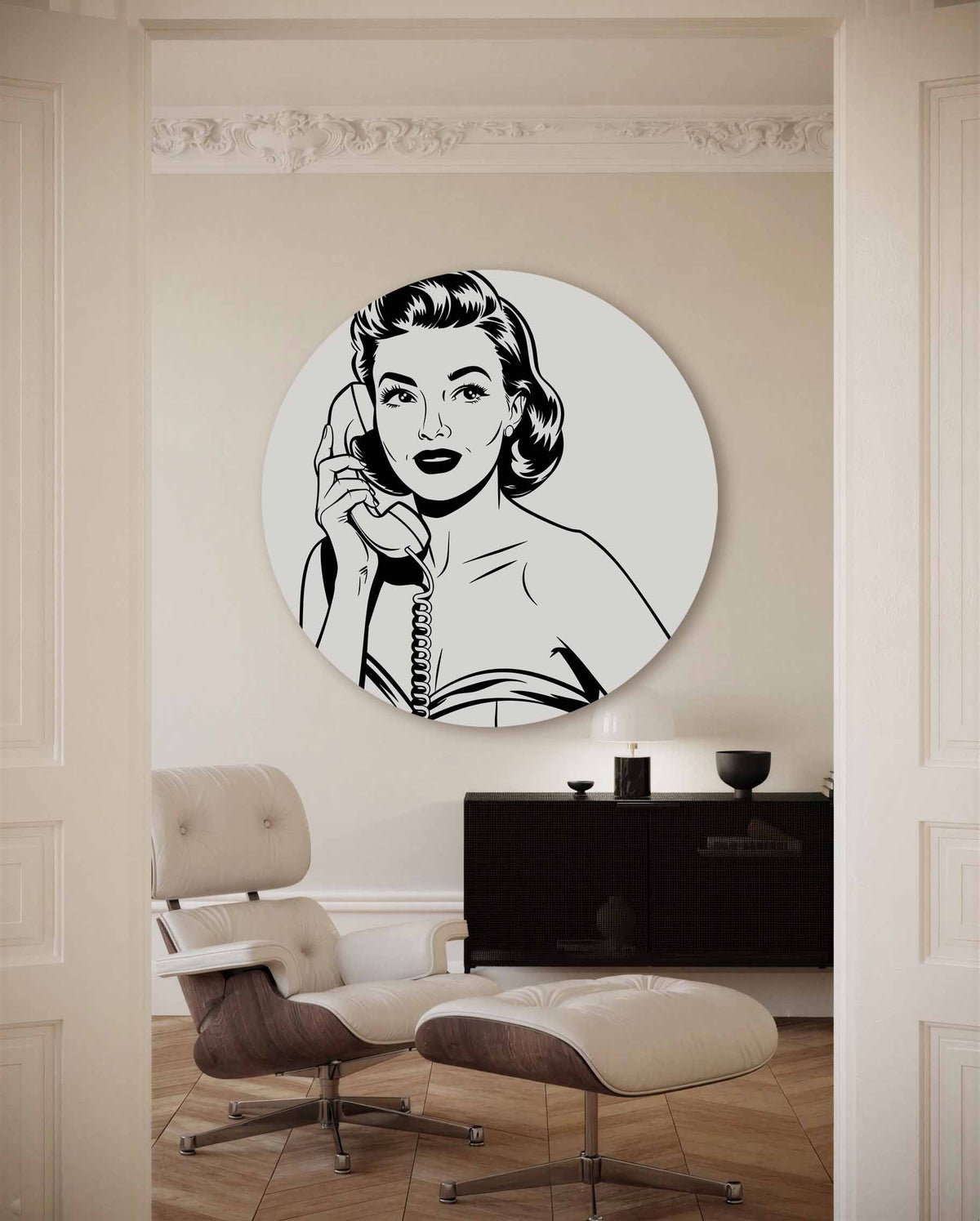 Vrouw met telefoon – kleurrijke Pop Art muurcirkel voor aan de muur