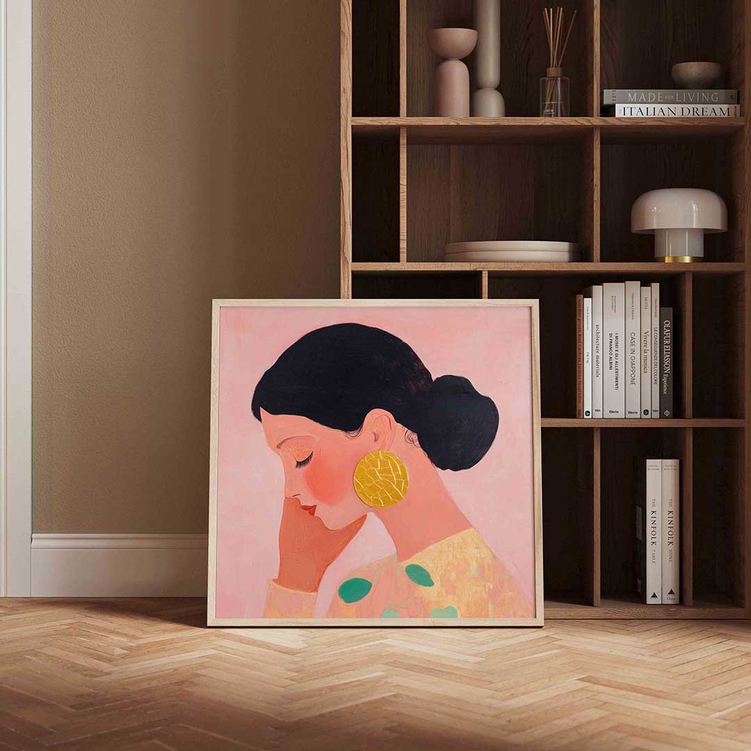 Vrouw met gouden oorbel – moderne poster in vierkant formaat