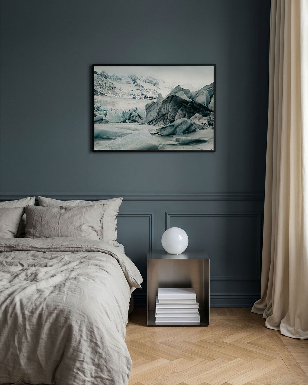 Ijslandschap met gletsjer poster – detailweergave – een indrukwekkend ijslandschap met scherpe, grillige vormen en een serene