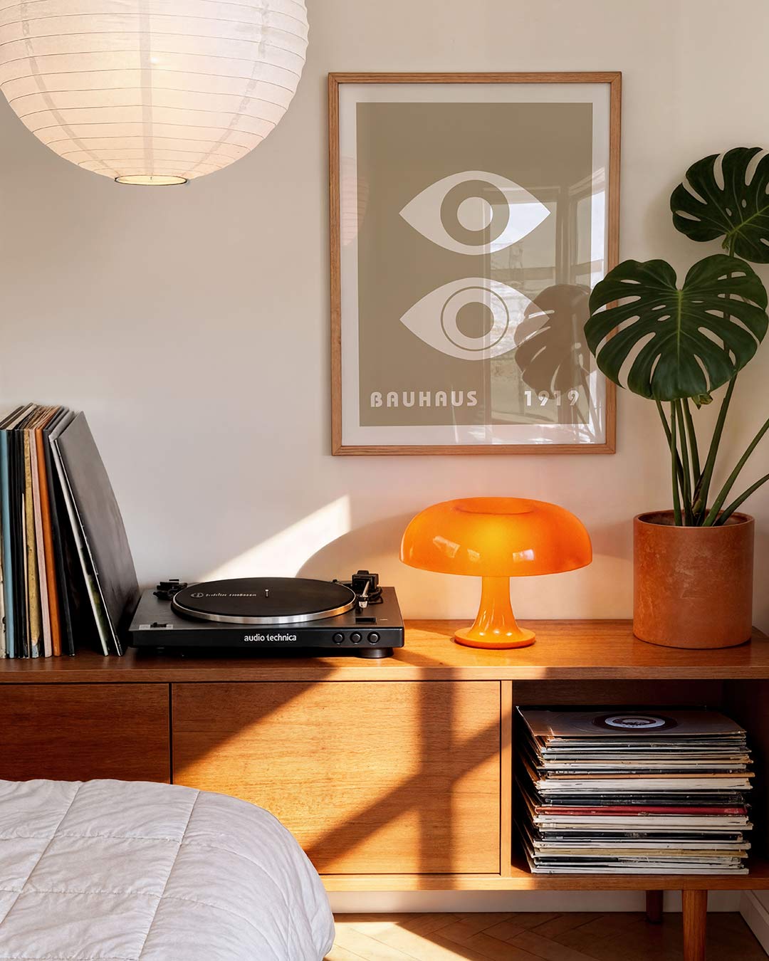 Oogvormen en tekst – geometrische Bauhaus poster in staand formaat