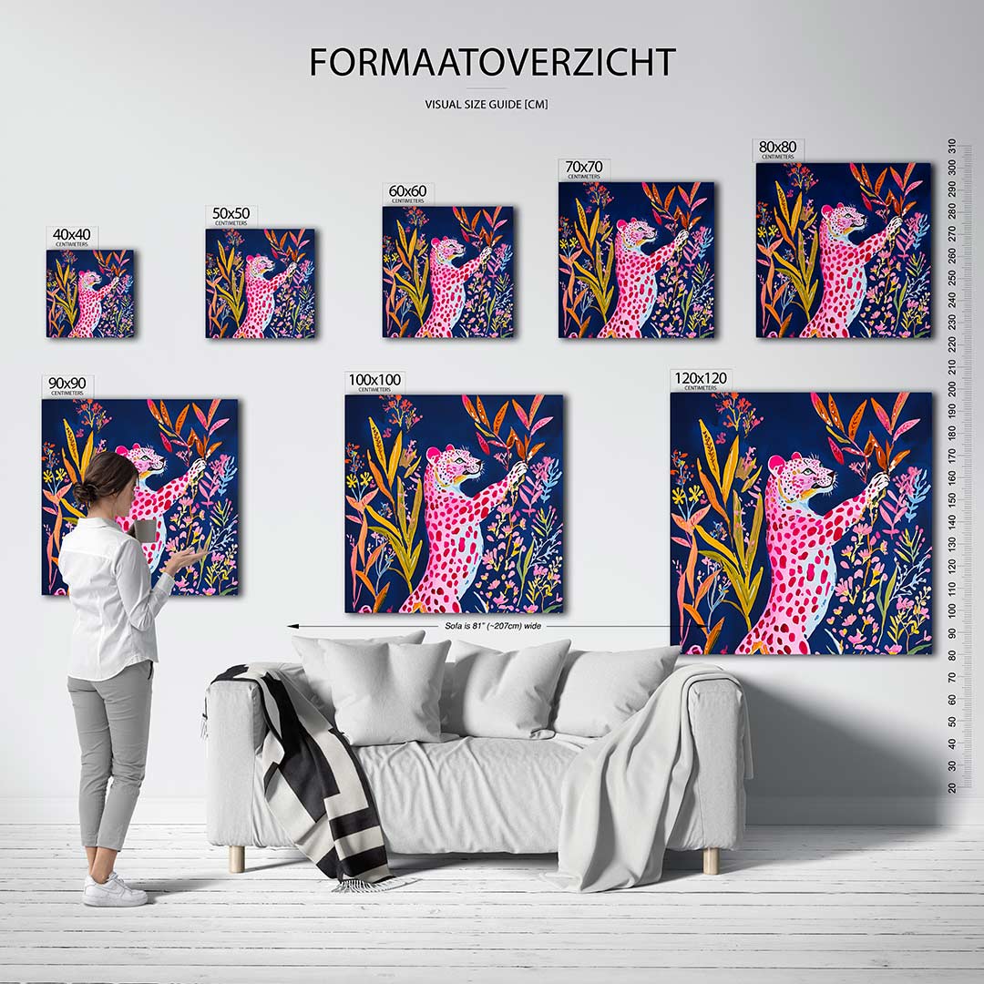 Vrolijke luipaard kunstwerk – dit kunstwerk toont een levendige luipaard omringd door kleurrijke planten. De speelse vormen