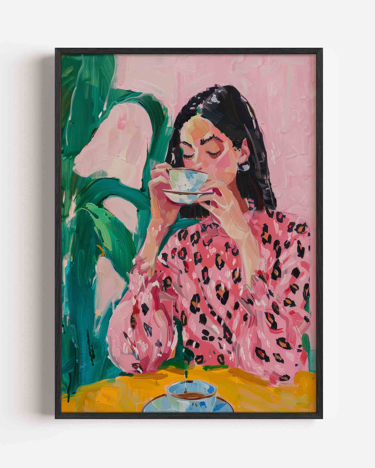 Vrouw met kopje – vrouwelijk portret als staande poster