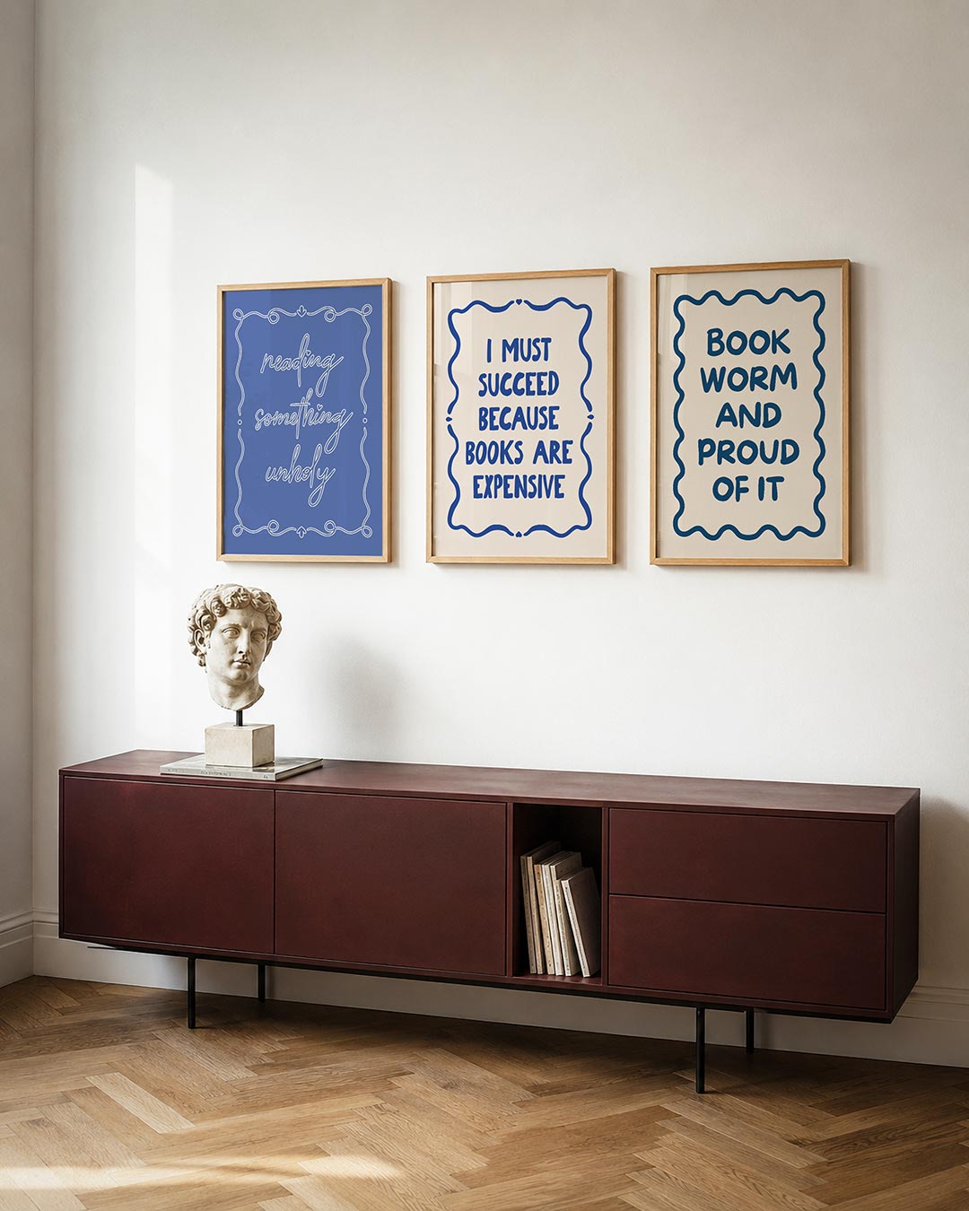 Lijnen en woorden posterset – tweede productweergave – een speelse blauwe achtergrond met sierlijke witte lijnen