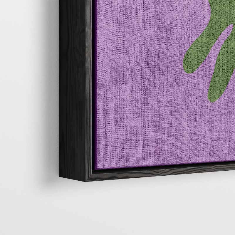 Simpele Bloemenschikking op Paarse Achtergrond – dibond wanddecoratie in staand formaat