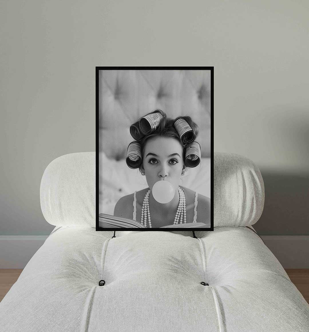 Meisje met kauwgombel – staande Pop Art wanddecoratie van WallArtistic