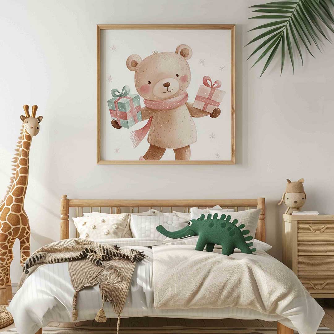 Beer met cadeaus – vierkante kinderkamer wanddecoratie van WallArtistic