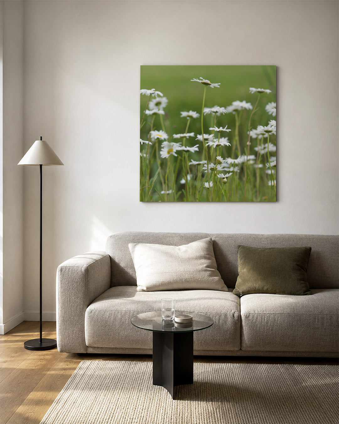 Bloemenweide kunstwerk – vierkante wanddecoratie – deze kunstwerk toont een weelderige weide vol witte bloemen tegen een