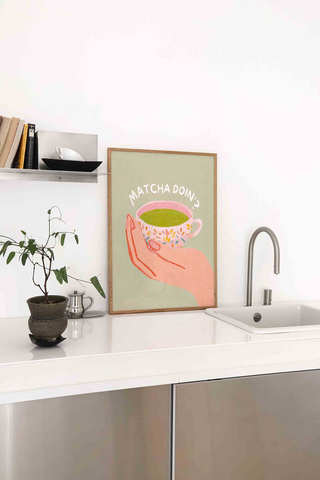 Hand met matcha – staande keuken wanddecoratie van WallArtistic