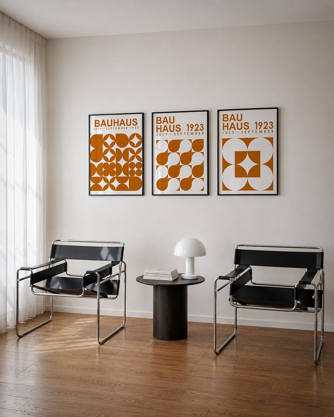 Vormenspel en kleur driedelige posterset – deze posterset in drie delen toont een speelse ordening van oranje vormen op een
