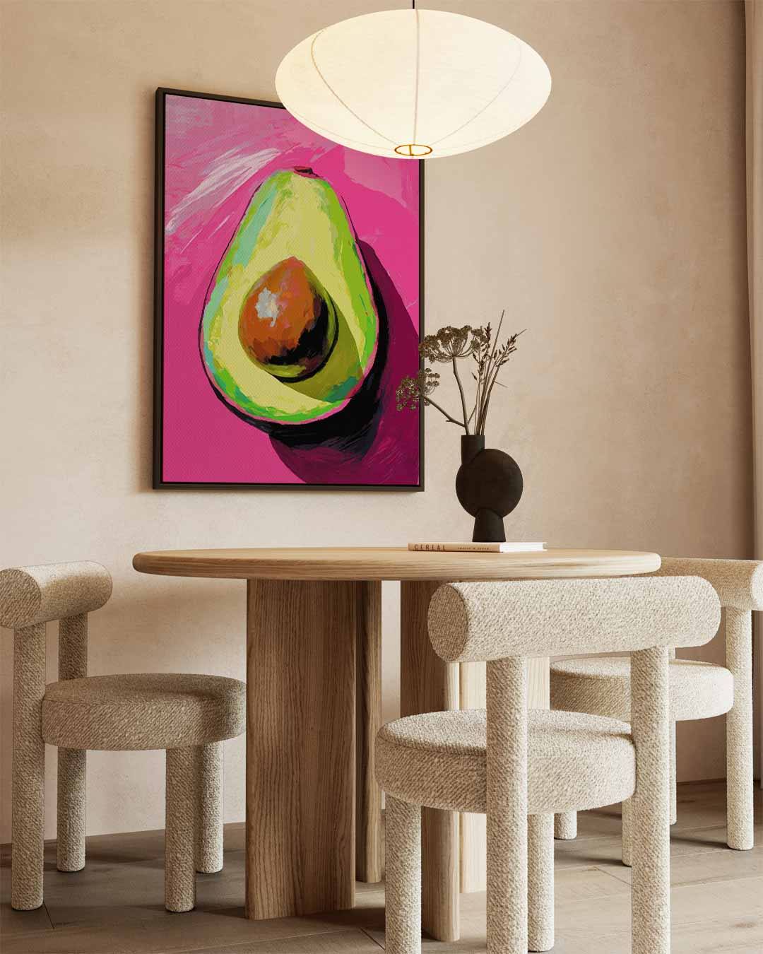 Avocado Kunstwerk met Roze Achtergrond – dibond wanddecoratie in staand formaat