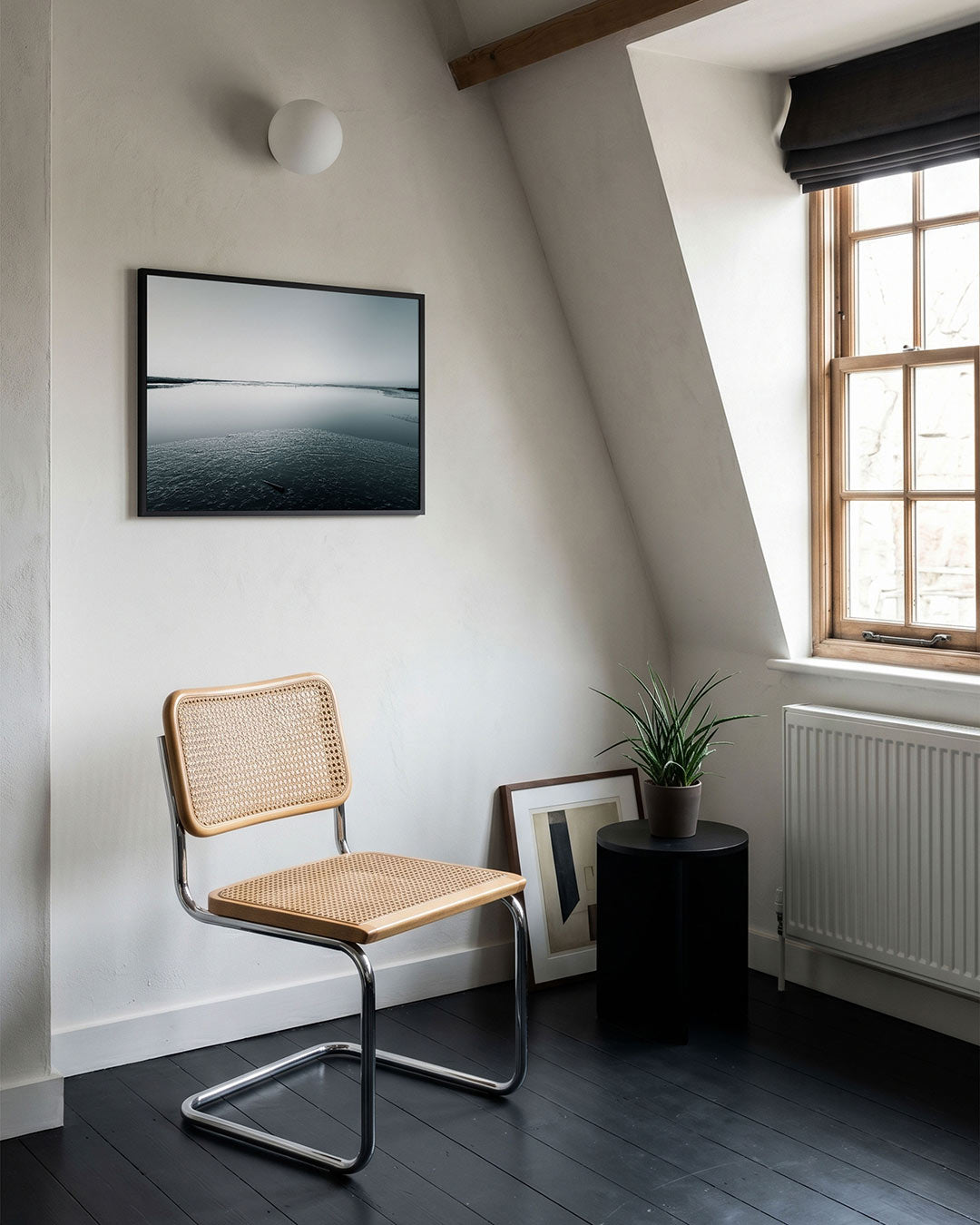 Rustige waterlandschap poster – tweede productweergave – deze poster toont een serene waterlandschap met een gladde horizon