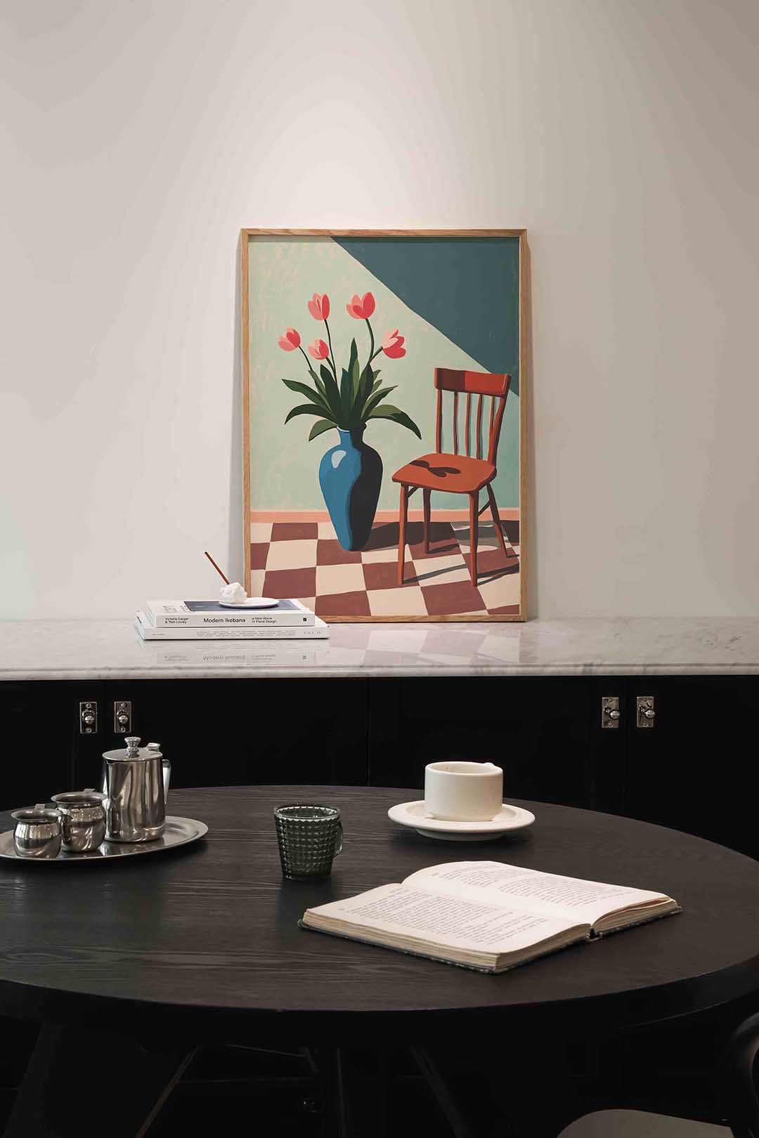 Bloemen en stoel – moderne poster in staand formaat