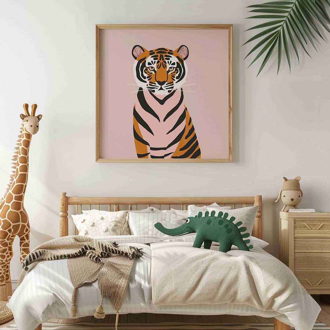 Tijger op roze achtergrond – vierkante kinderkamer wanddecoratie van WallArtistic