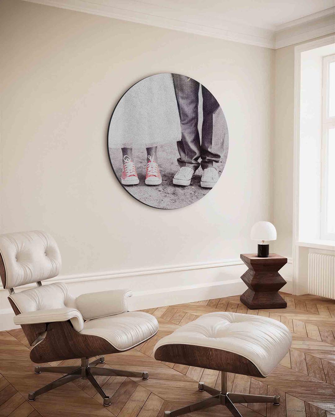 Sneakers en voeten – ronde Pop Art wanddecoratie van WallArtistic