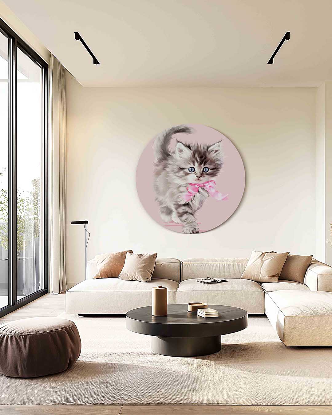Kitten met roze strik – kleurrijke muurcirkel als ronde wanddecoratie