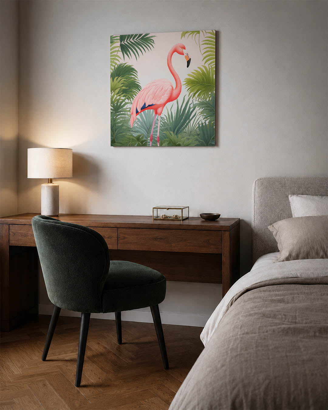 Flamingo en bladeren kunstwerk – materiaalweergave – dit werk toont een roze flamingo omringd door groene bladeren. De