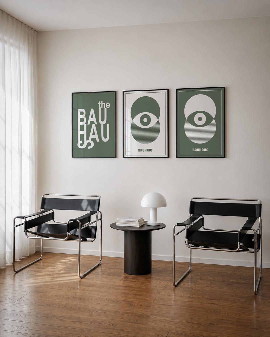 Typografisch spel posterset – tweede productweergave – wit op groen, letters dansen speels over het vlak. De compositie is
