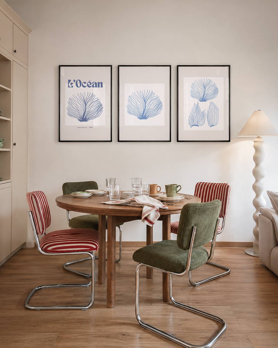 Zeevormen en lijnen – deze posterset in drie delen toont een delicate zeevorm in zachte blauwtinten