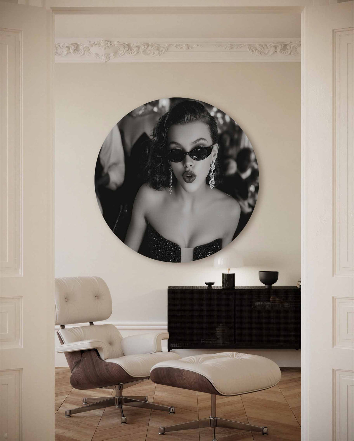 Vrouw met zonnebril – kleurrijke Pop Art muurcirkel voor aan de muur