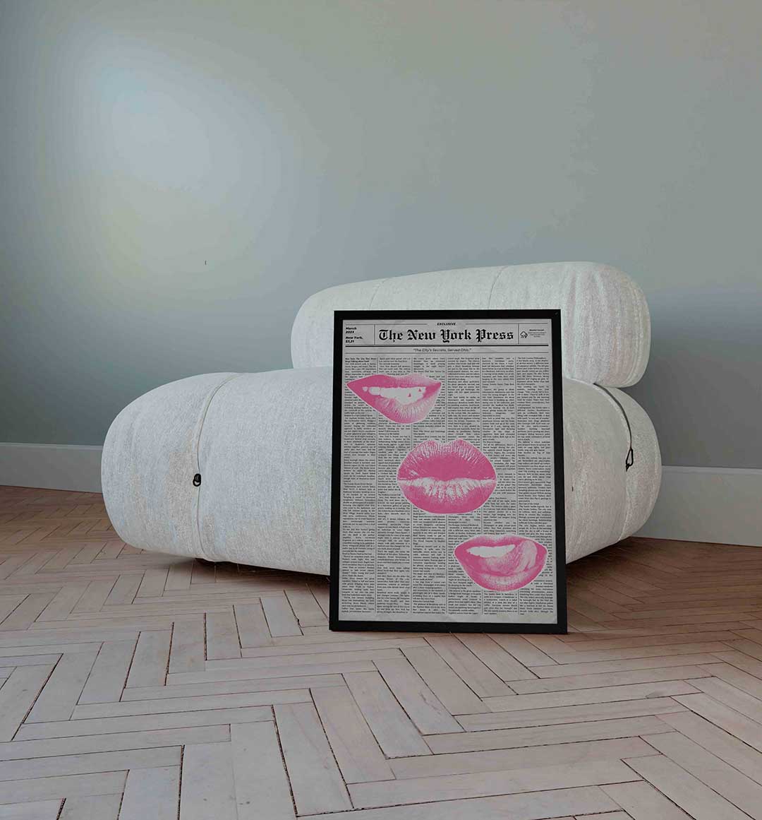 Roze lippen op krantenachtergrond – Pop Art wandkunst als portret poster
