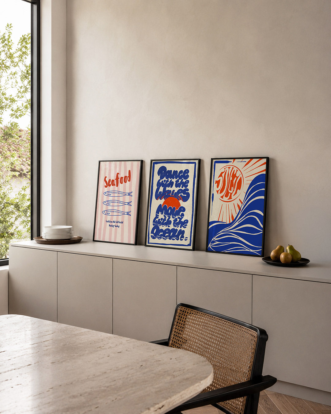 Vissen en strepen posterset – detailweergave – deze posterset toont drie blauwe vissen op een achtergrond