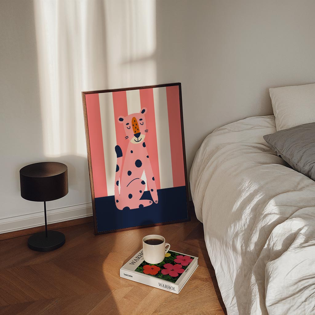 Schattige Luipaard – staande kinderkamer wanddecoratie van WallArtistic