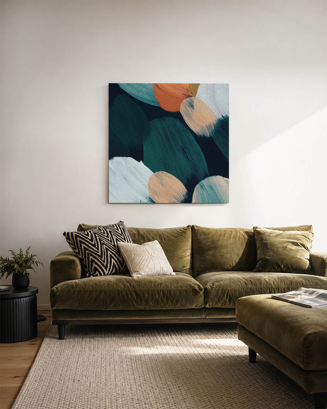 Kleurencompositie kunstwerk – sfeerbeeld – dit werk toont een levendige mix van vloeiende penseelstreken in blauw, oranje en