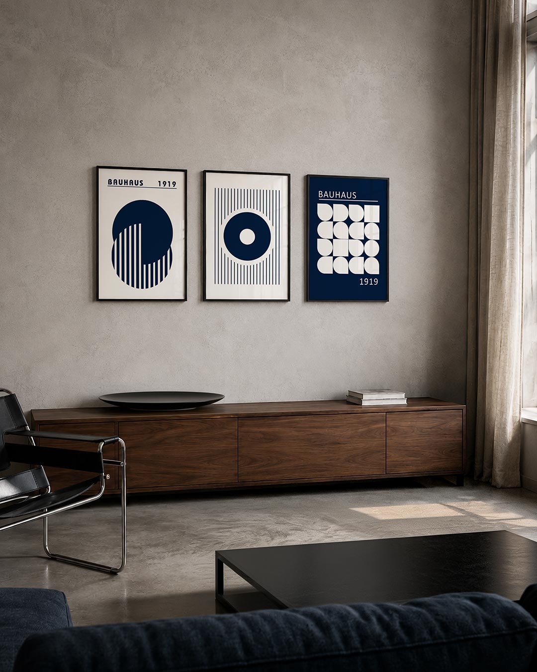 Cirkel en strepen posterset – tweede productweergave – deze poster toont een donkerblauwe cirkel met verticale witte strepen.