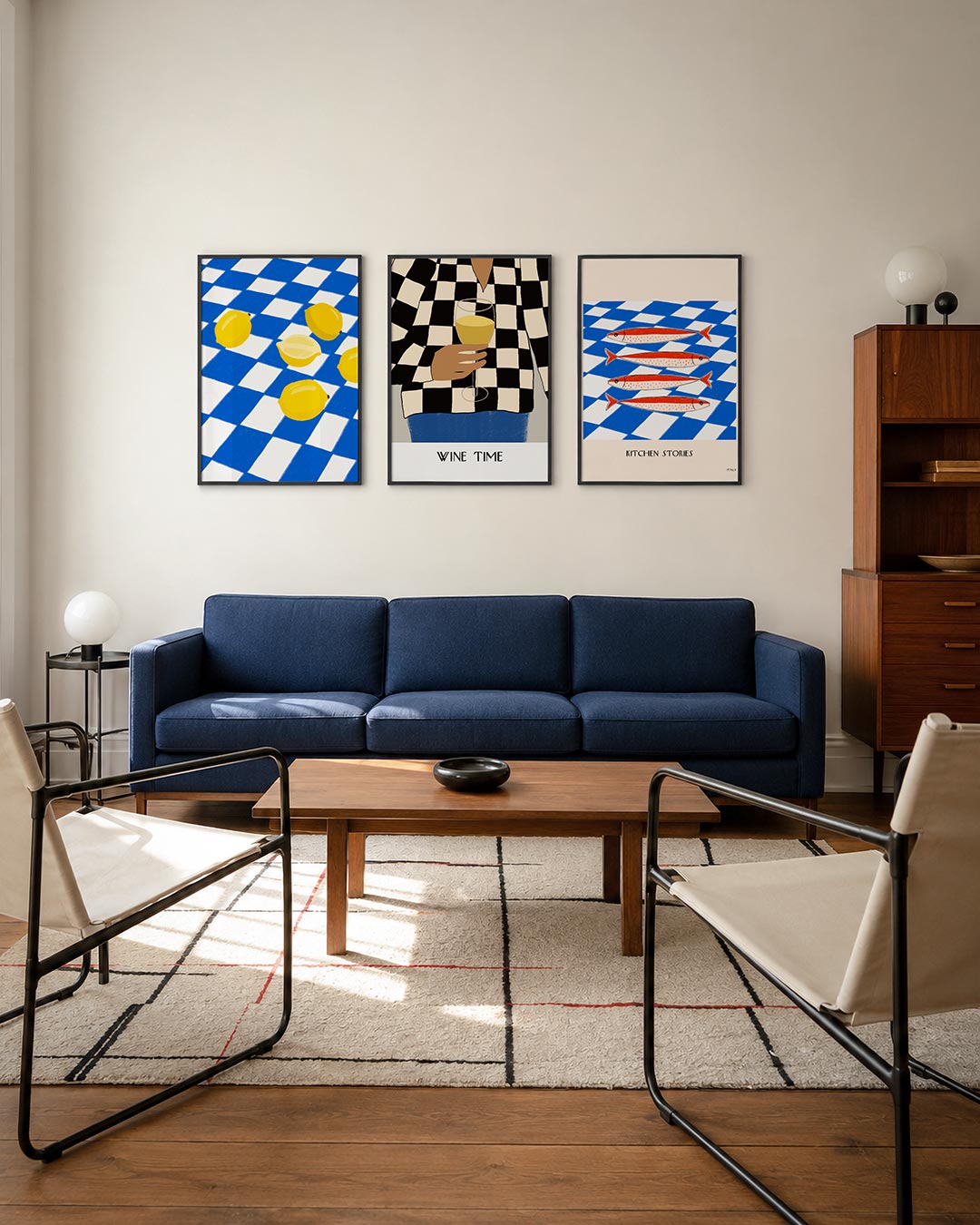 Citroenen op ruitpatroon posterset – tweede productweergave – heldere gele citroenen liggen verspreid over een blauw-wit