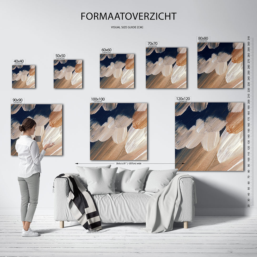 Dynamische penseelstreken kunstwerk – dit kunstwerk toont vloeiende penseelstreken in een harmonie van beige, bruin en wit.