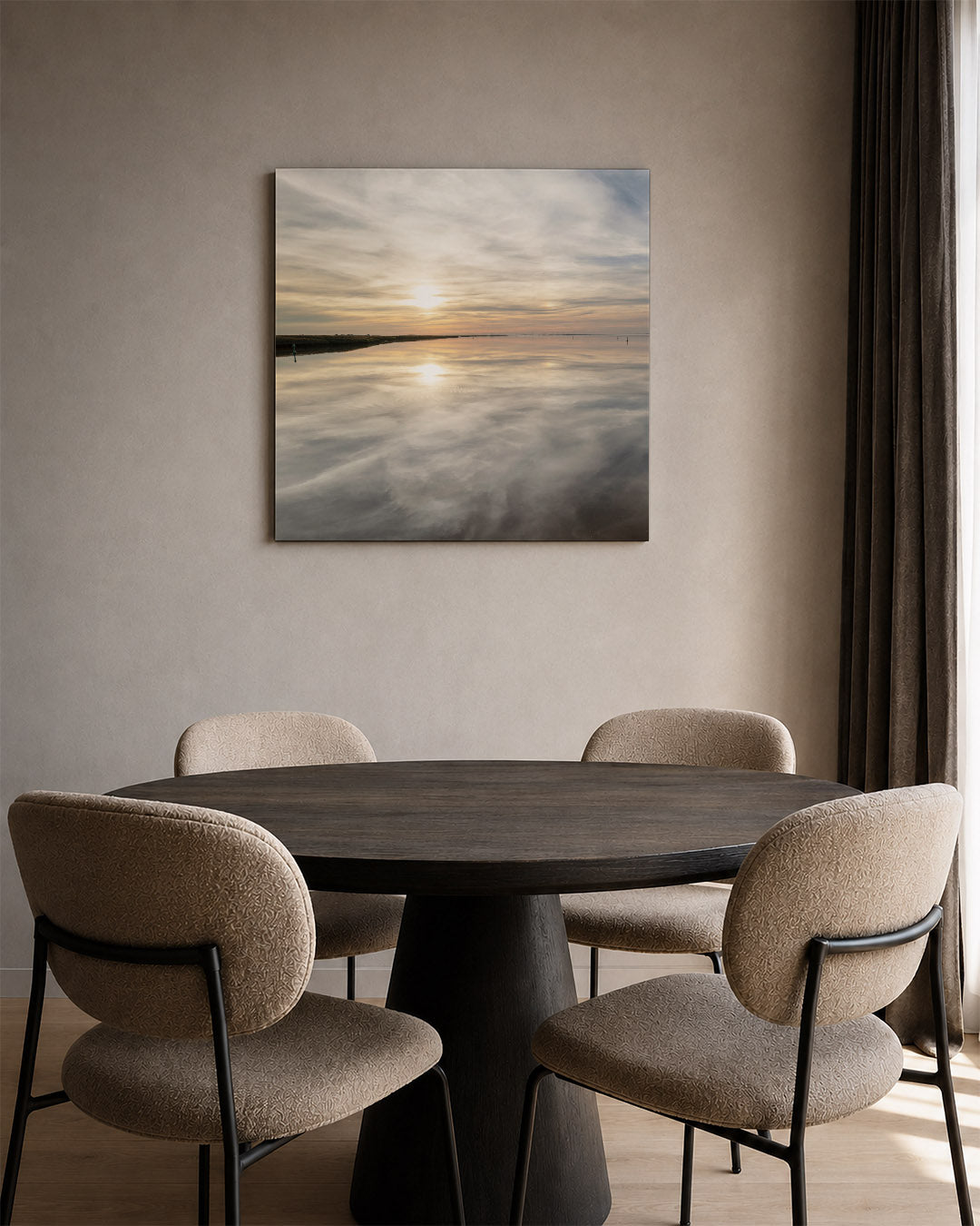 Rustige zonsondergang kunstwerk – tweede productweergave – deze kunstwerk toont een zonsondergang boven een spiegelglad meer