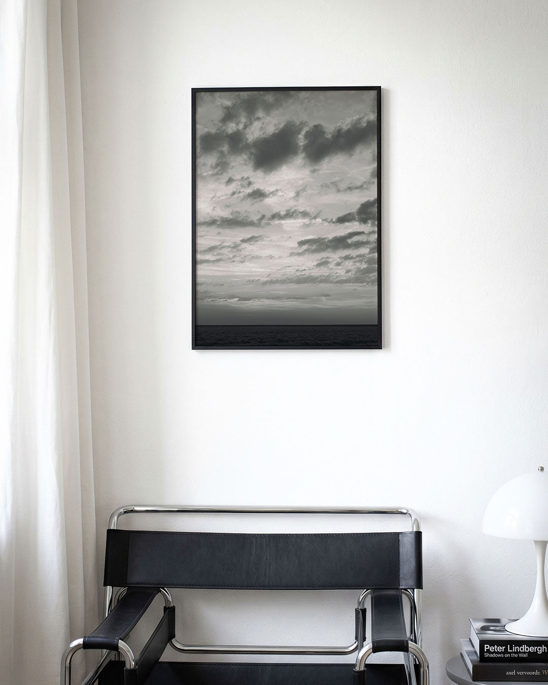 Dramatische lucht poster – derde productweergave – deze poster toont een dramatische lucht met donkere wolken die over de