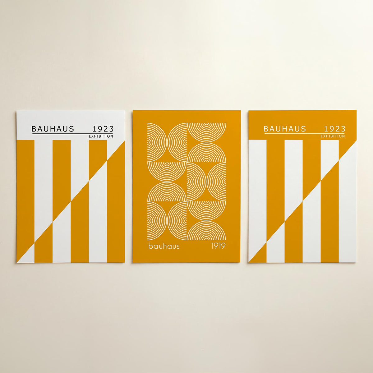 Vorm en kleur posterset – detailweergave – deze posterset in drie delen toont een dynamisch lijnenspel met oranje en witte