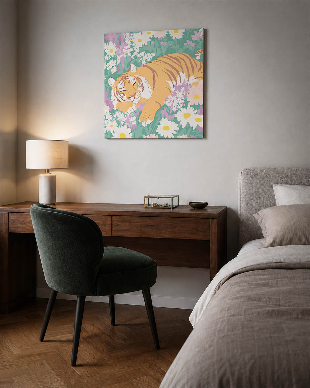 Dromerige tijger kunstwerk – materiaalweergave – dit werk toont een rustende tijger omringd door kleurrijke bloemen. De