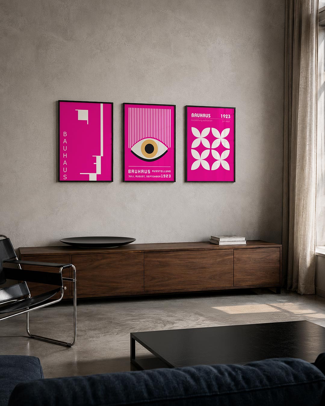 Vorm en kleur driedelige posterset – deze posterset in drie delen speelt met felle roze kleurvlakken en strakke witte lijnen.