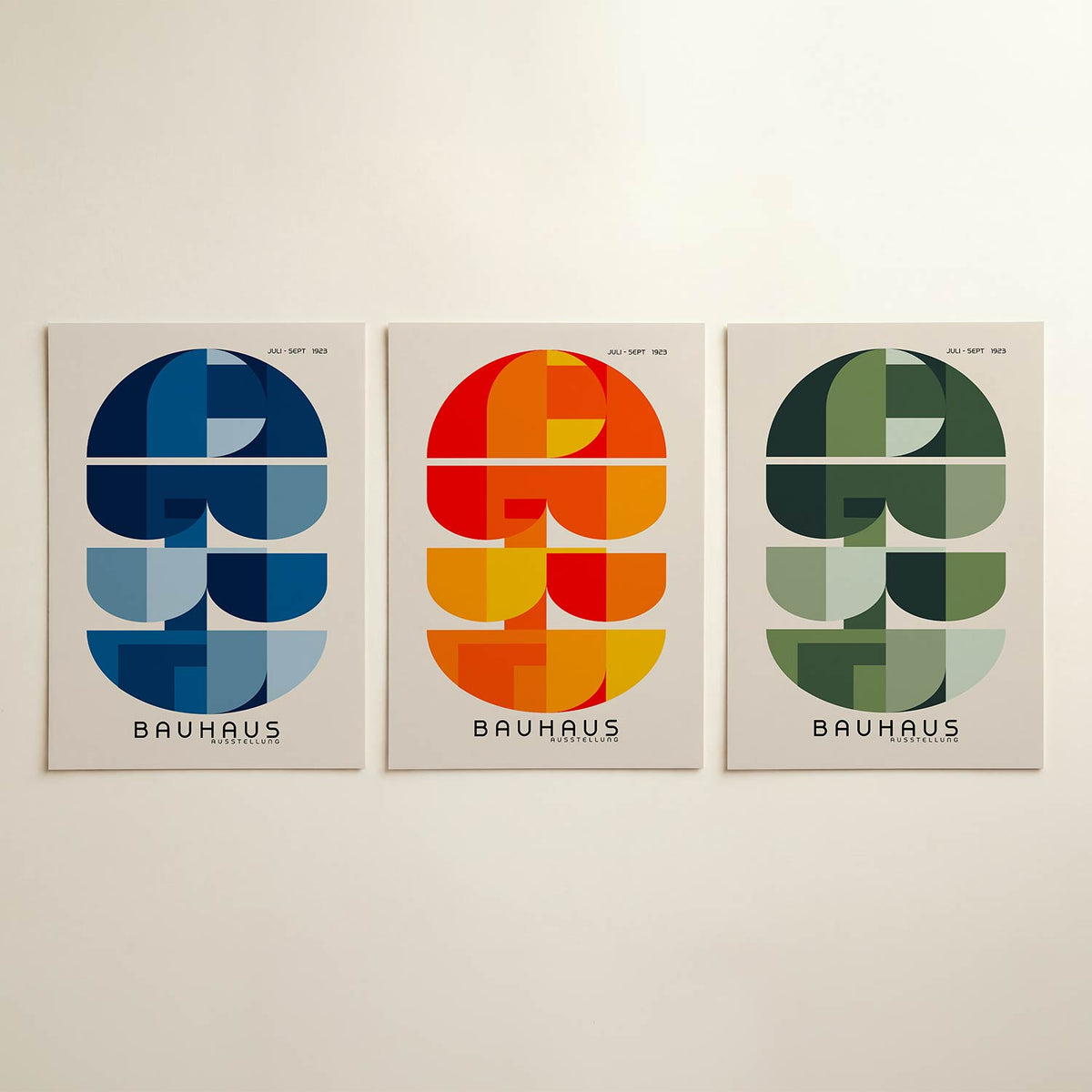 Vorm en kleur posterset – detailweergave – deze posterset in drie delen toont een spel van blauwe en grijze halve cirkels en