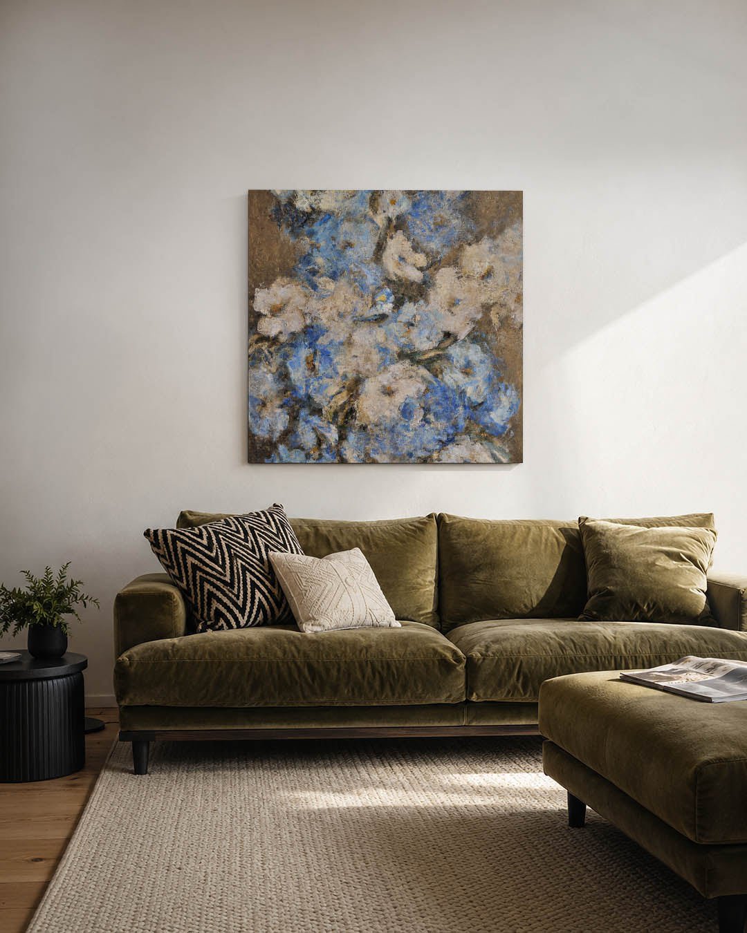 Bloemrijke compositie kunstwerk – derde productweergave – dit kunstwerk toont een dynamische mix van blauwe en beige tinten