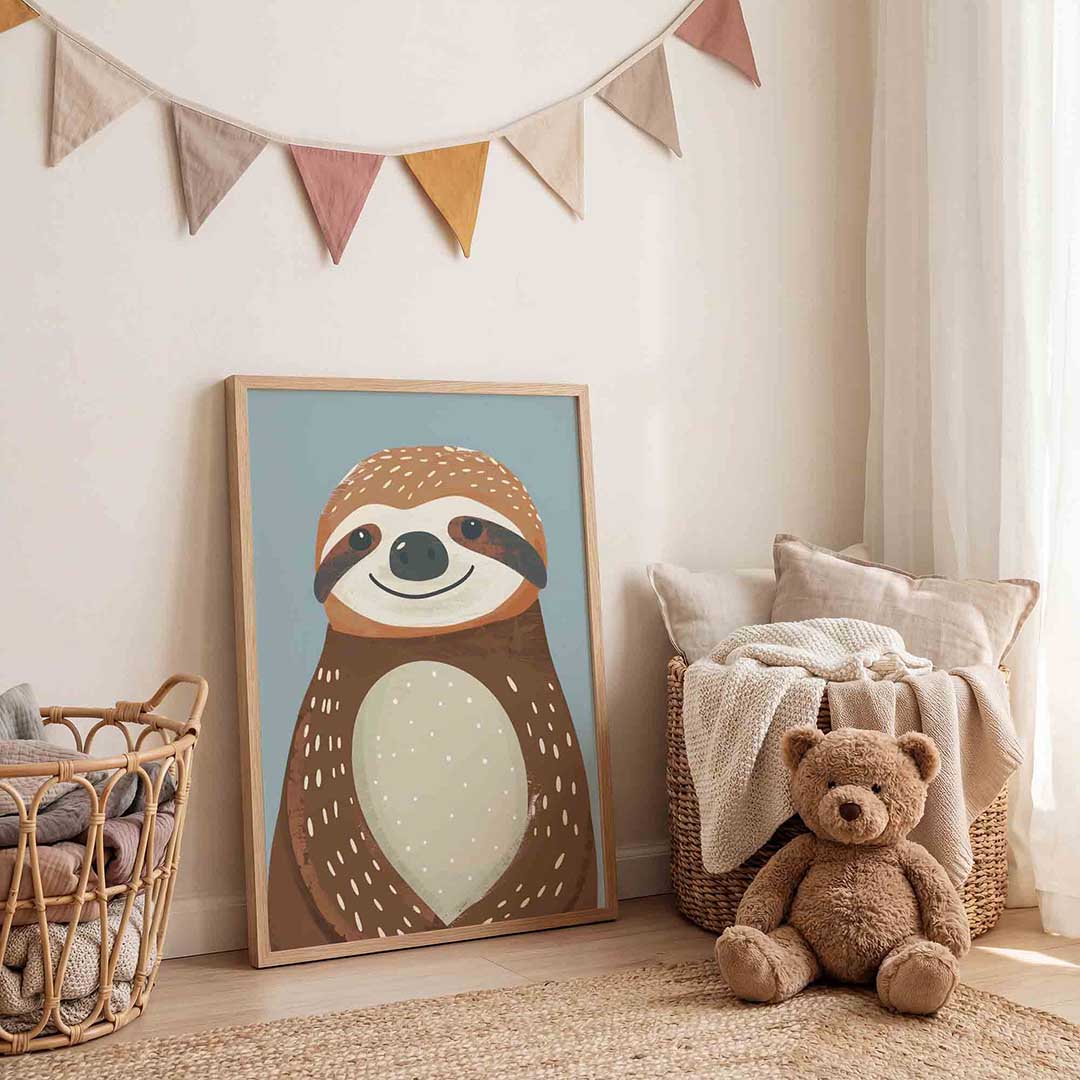 Lachende luiaard – speelse wandkunst als portret kinderposter