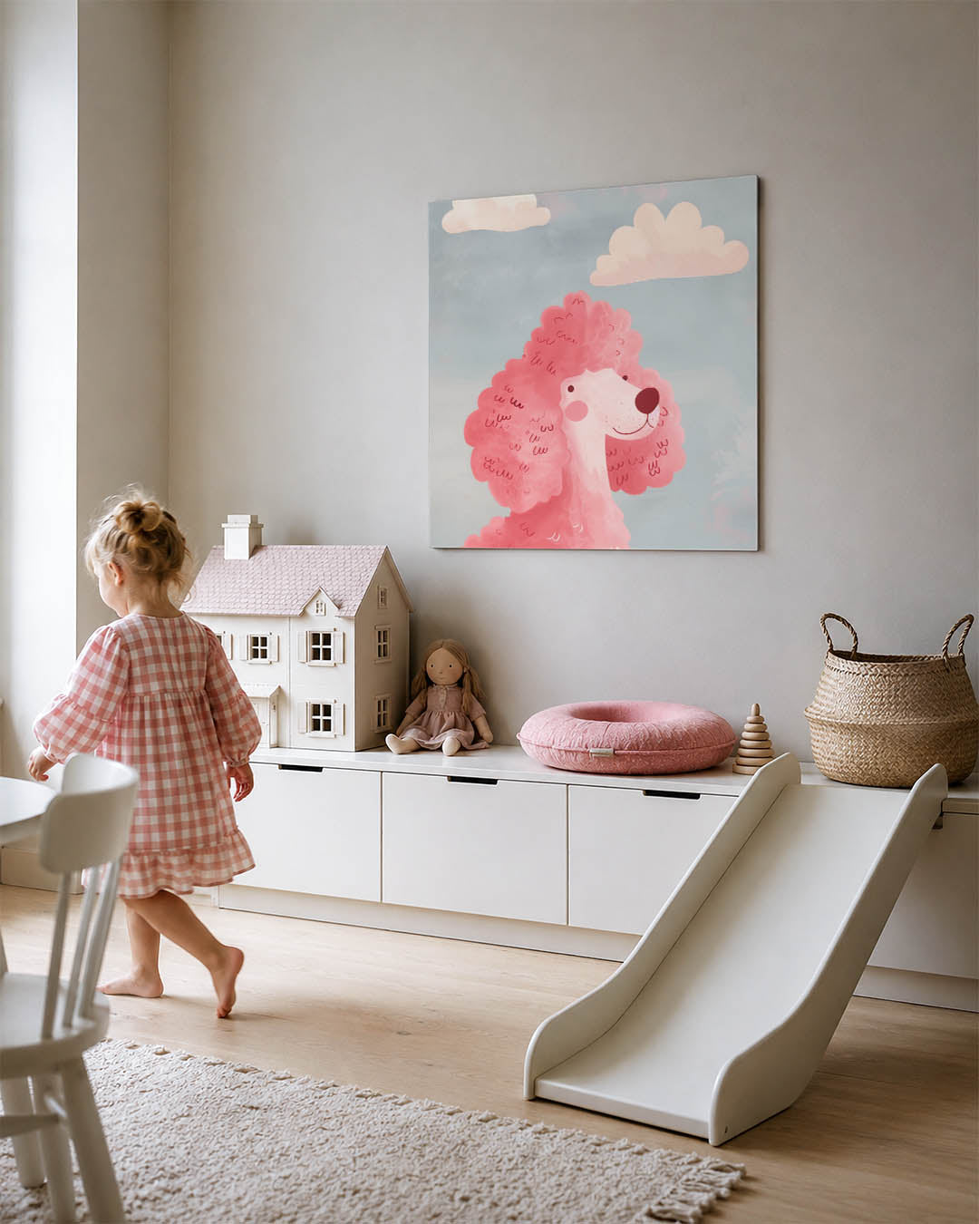 Vrolijke hond kunstwerk – tweede productweergave – dit kunstwerk toont een roze hond met krullend haar tegen een blauwe lucht