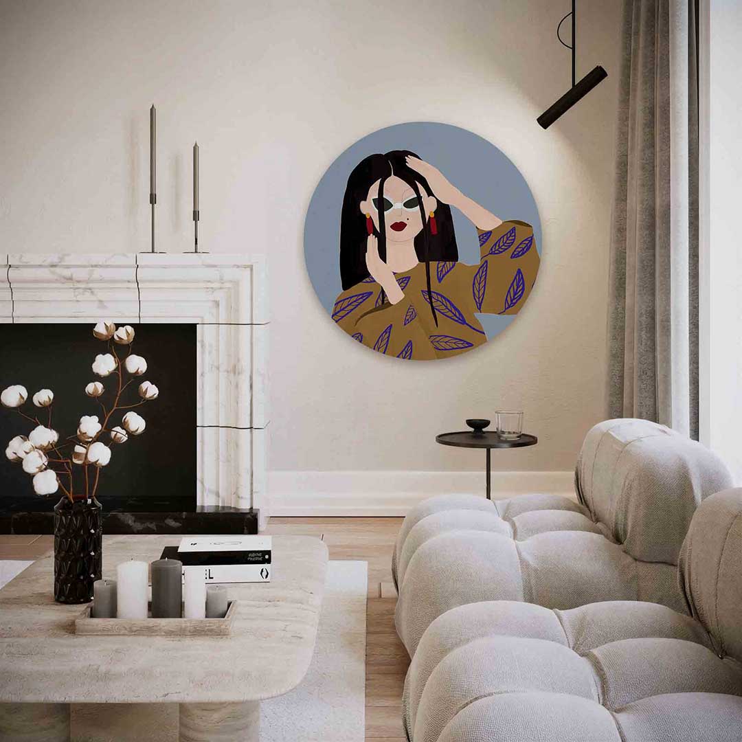 Vrouw met zonnebril – abstracte textuur muurcirkel als wanddecoratie