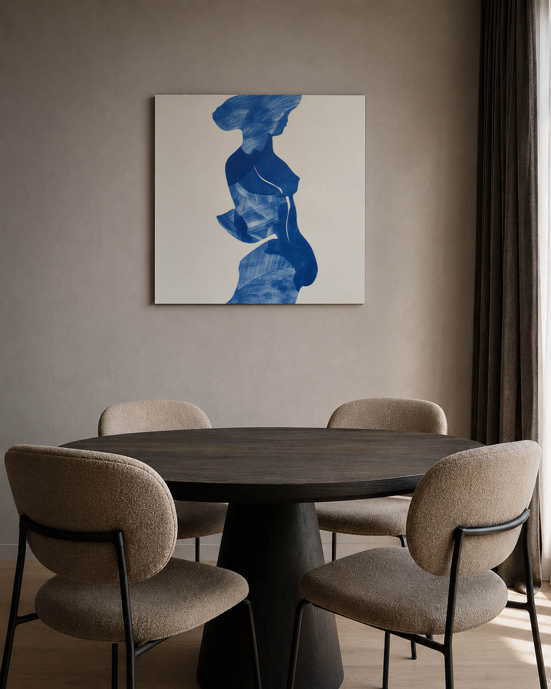 Blauwe silhouet kunstwerk – tweede productweergave – dit werk toont een silhouet in blauw op een witte achtergrond. De