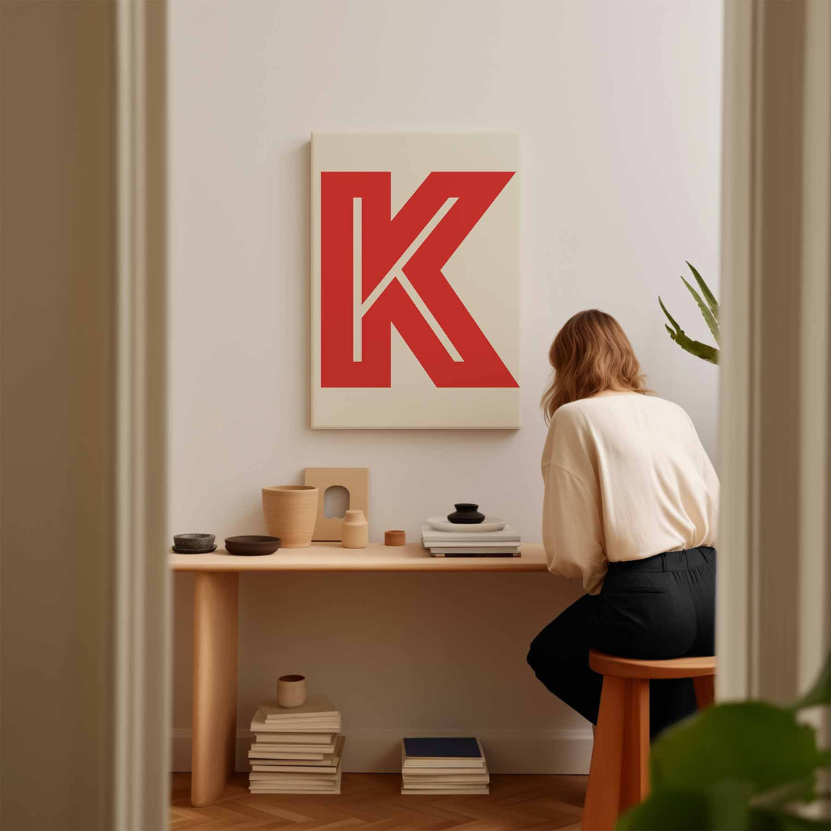 Abstract Rood K-monogram – plexiglas wanddecoratie in portret formaat