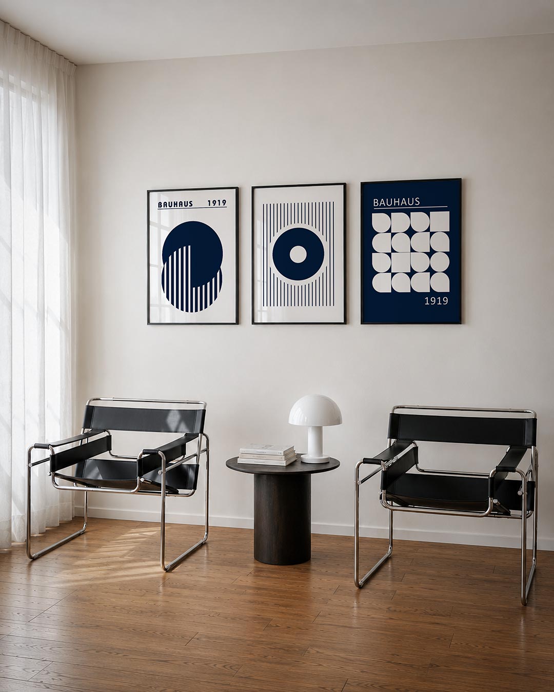 Cirkel en strepen driedelige posterset – deze poster toont een donkerblauwe cirkel met verticale witte strepen. De compositie