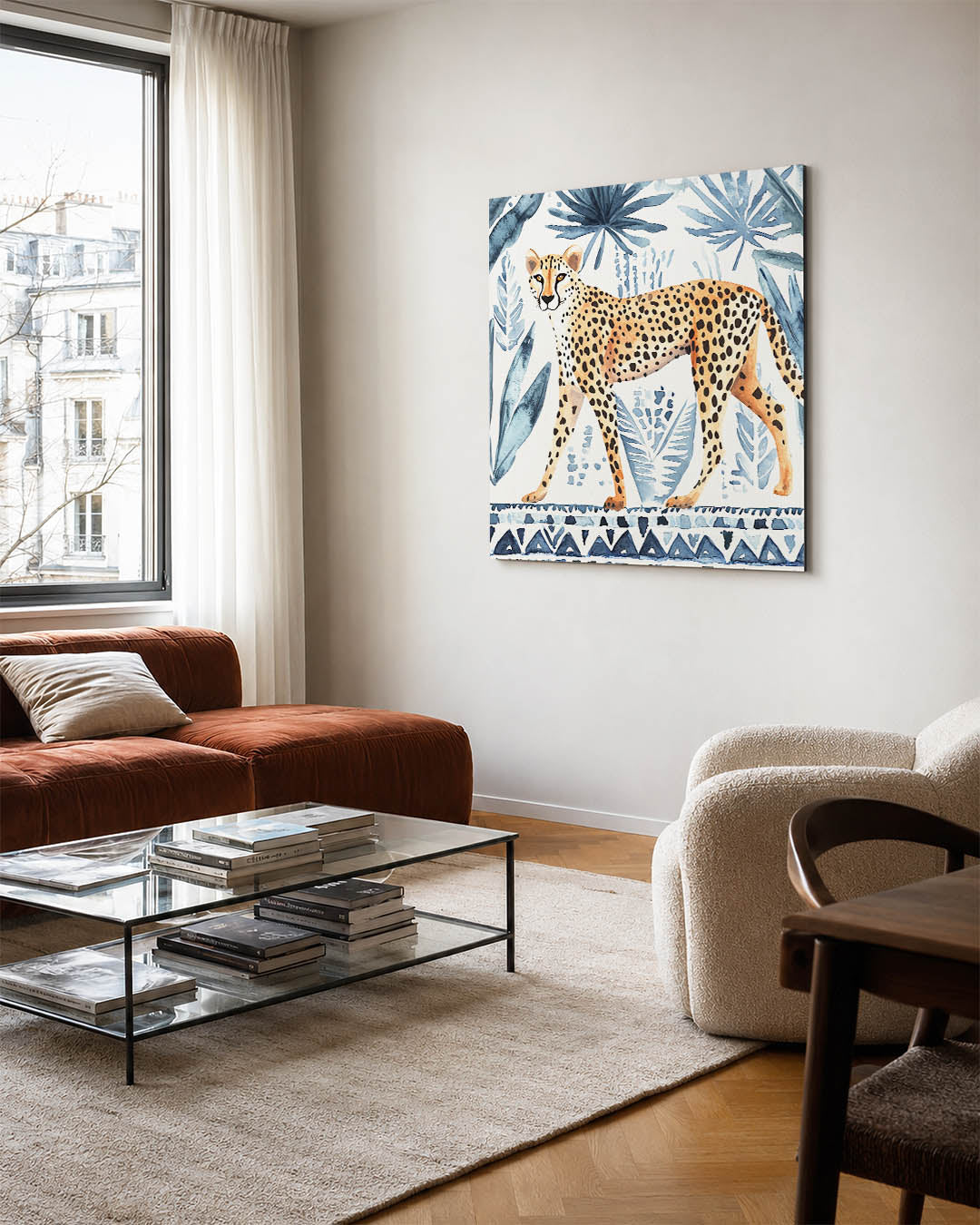 Luipaard met bladeren kunstwerk – vierkante wanddecoratie – dit werk toont een sierlijke luipaard omringd door blauwe