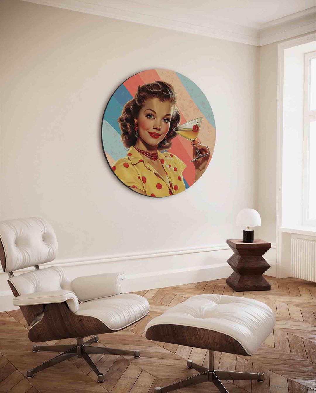 Vrouw met cocktail – ronde Pop Art wanddecoratie van WallArtistic