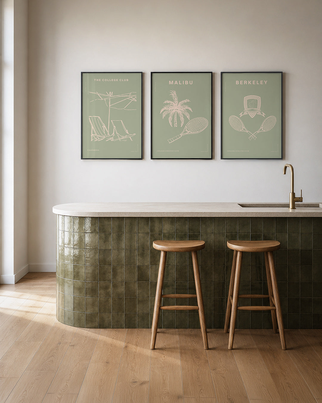Lijnenspel en zachtgroen – deze poster toont een subtiel lijnenspel van ligstoelen en parasols in een – weergave 2
