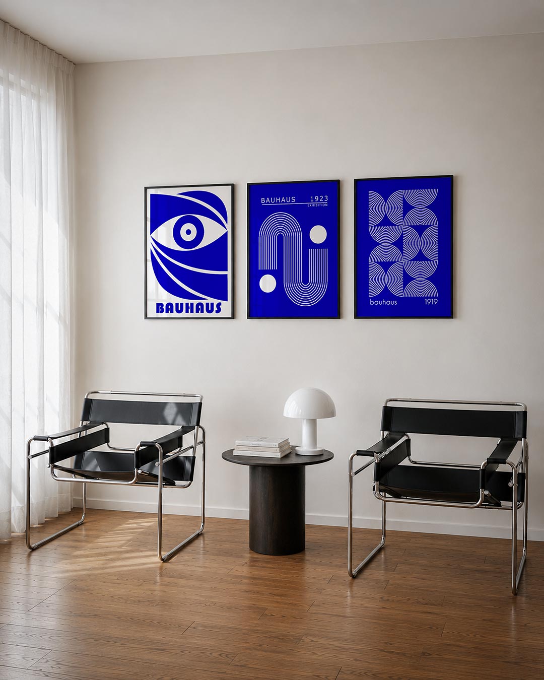 Oog en lijnen driedelige posterset – een krachtig blauw oog met dynamische lijnen in een vloeiende compositie. De vormen