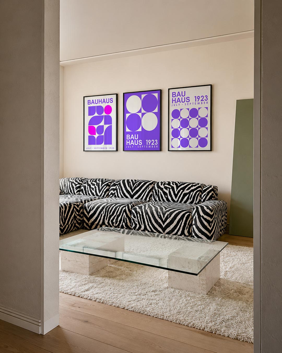 Vorm en kleur posterset – tweede productweergave – deze posterset in drie delen speelt met paarse en roze